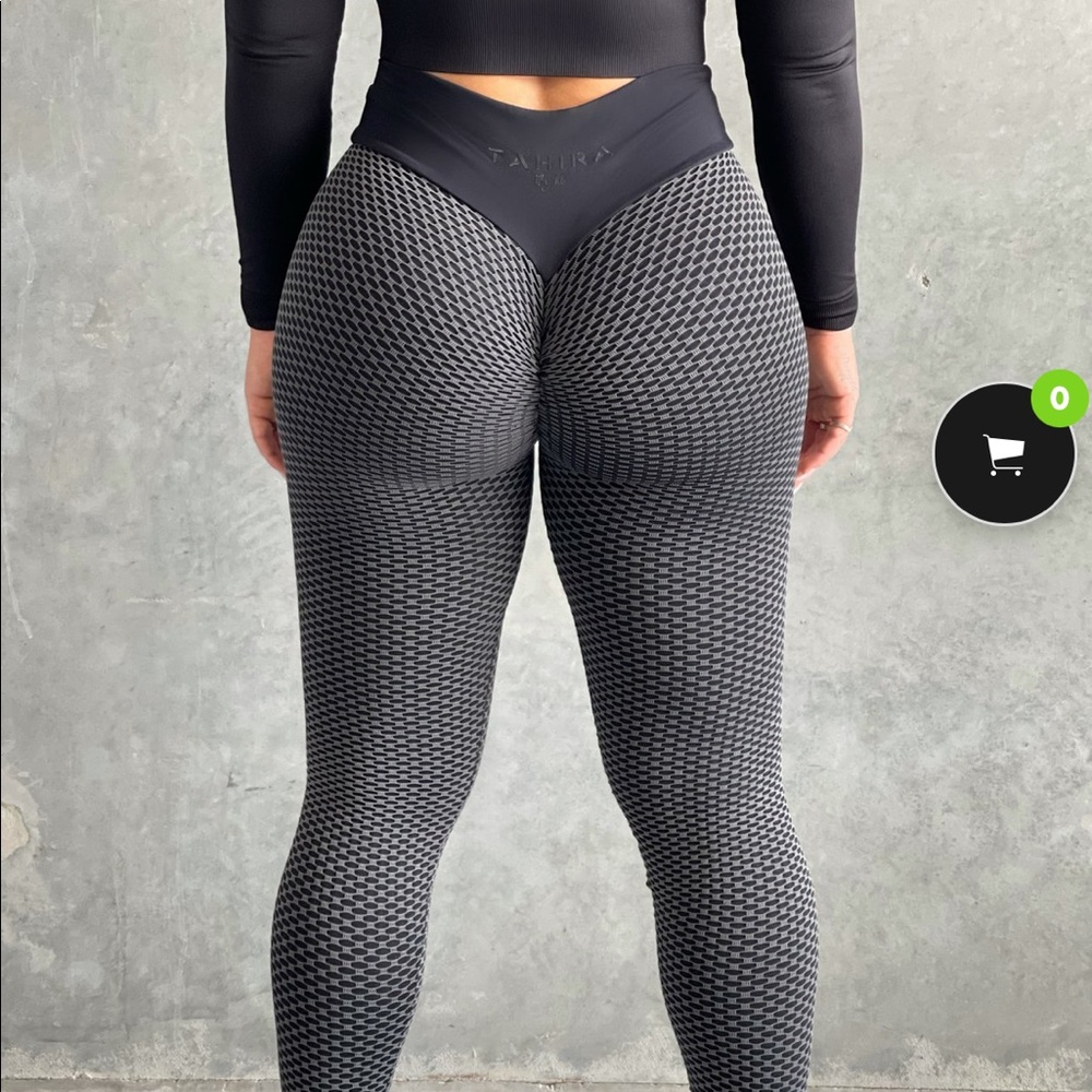 Tahira by KB black gray leggings M NWT